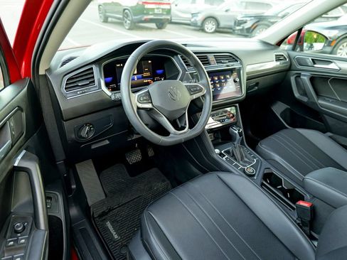 Used 2022 Volkswagen Tiguan SE AWD/4WD image 16