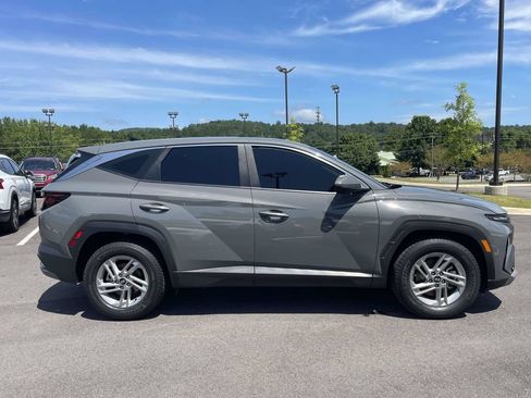 Certified 2025 Hyundai Tucson SE FWD image 2