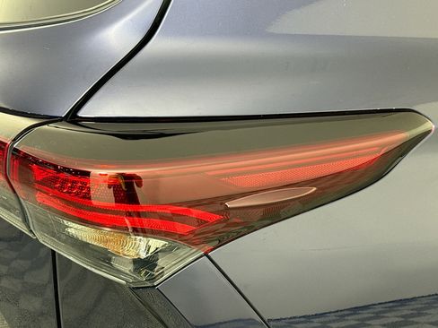 Used 2025 Toyota Highlander LE FWD image 59