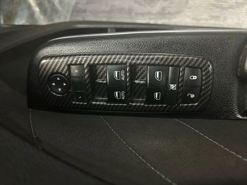 Used 2018 Dodge Charger R/T image 35