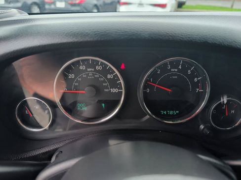 Used 2018 Jeep Wrangler Unlimited Sahara AWD/4WD image 21