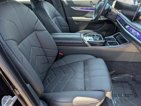 Used 2025 BMW i7 eDrive50 w/ Premium Package RWD image 23
