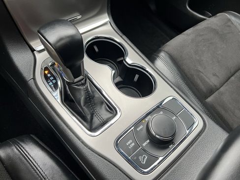 Used 2022 Jeep Grand Cherokee Laredo X image 41