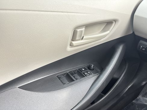 Used 2022 Toyota Corolla LE FWD image 30