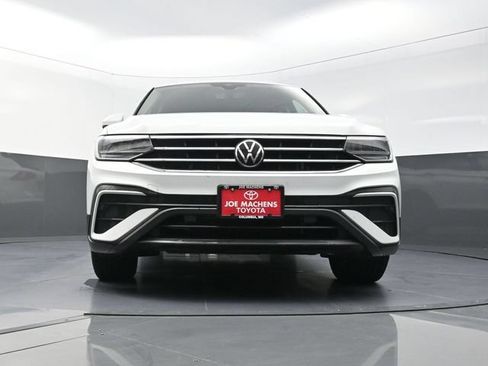 Used 2022 Volkswagen Tiguan SE w/ Panoramic Sunroof Package FWD image 32