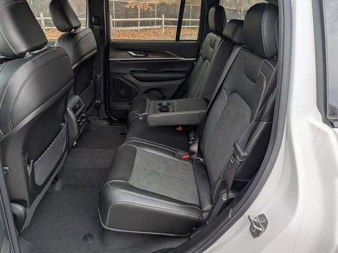 New 2026 Jeep Grand Cherokee 4WD image 13