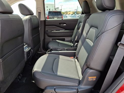 Used 2024 Nissan Pathfinder SL w/ SL Premium Package AWD/4WD image 10