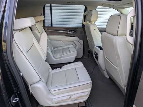 Used 2023 GMC Yukon XL Denali image 32