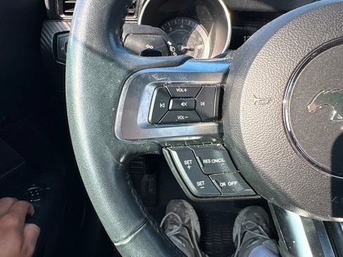 Used 2018 Ford Mustang Coupe RWD image 17