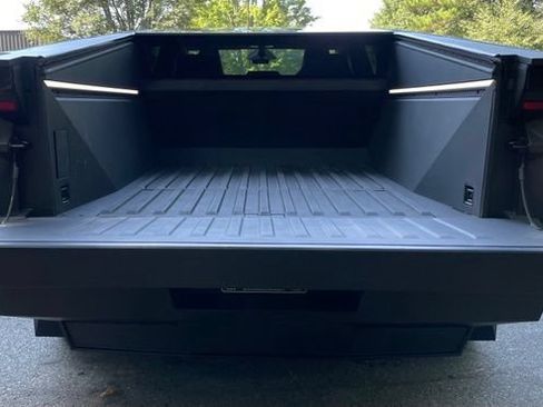 Used 2024 Tesla Cybertruck AWD Crew Cab image 8