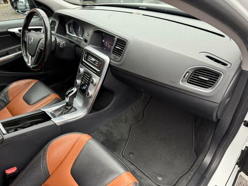 Used 2018 Volvo V60 T5 Cross Country w/ Convenience Package image 47