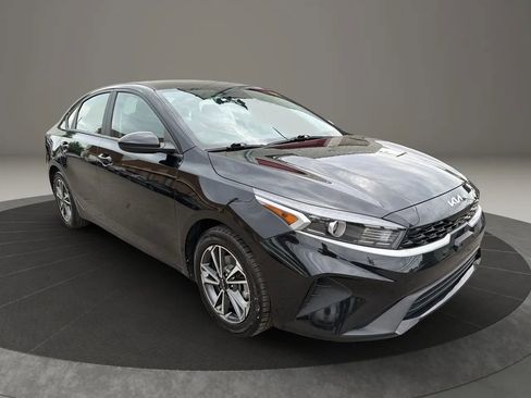 Used 2023 Kia Forte LXS FWD image 3