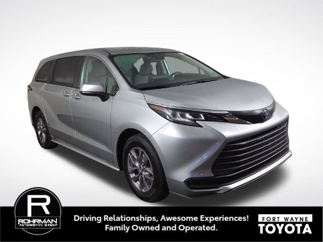 Used 2023 Toyota Sienna LE FWD image 4
