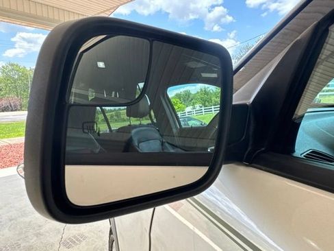 Used 2018 Ford Explorer XLT w/ Equipment Group 202A AWD/4WD image 35