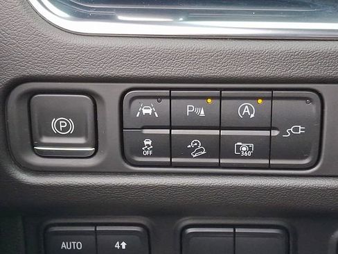 Used 2022 GMC Yukon AT4 image 26