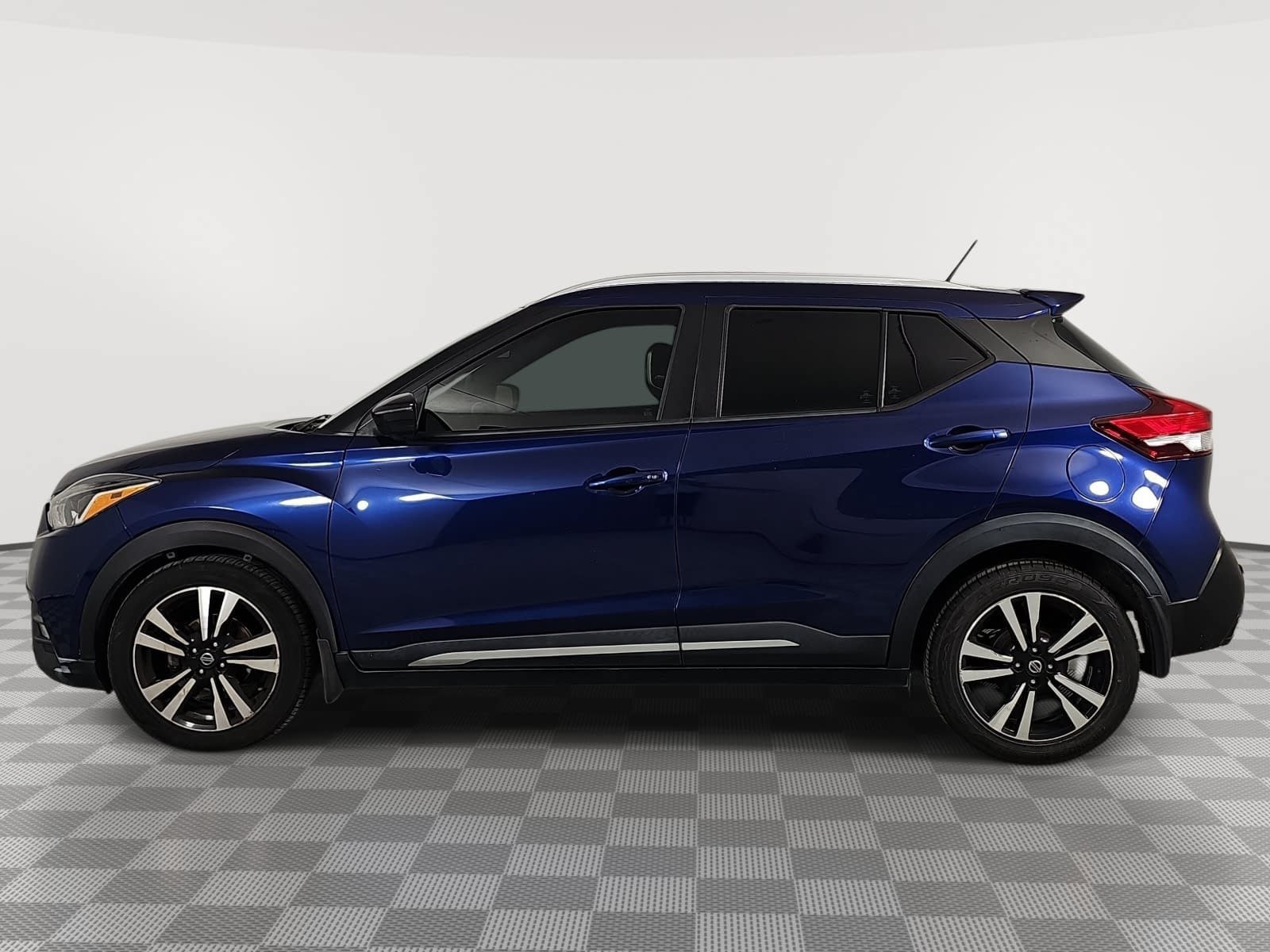 Used 2020 Nissan Kicks SR w/ SR Premium Package FWD image 5