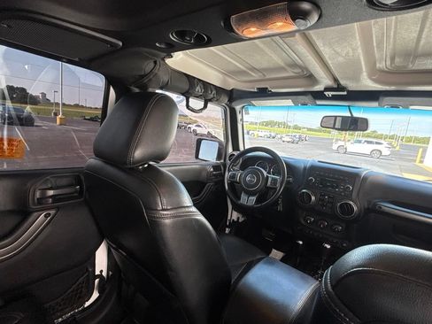 Used 2018 Jeep Wrangler Unlimited Sahara AWD/4WD image 22