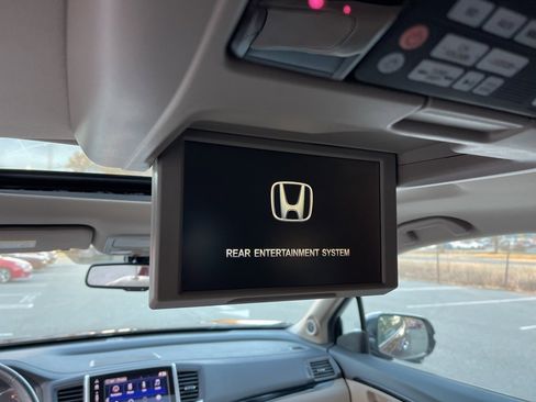 Certified 2017 Honda Pilot Touring image 28