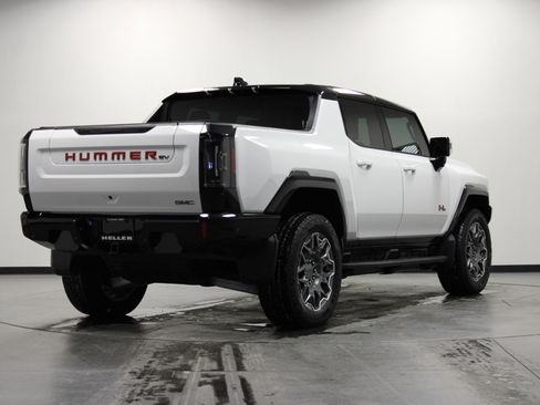Used 2025 GMC Hummer EV 2X w/ LPO, Sport Package AWD/4WD image 4