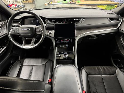 Used 2024 Jeep Grand Cherokee L Limited w/ Luxury Tech Group II image 17