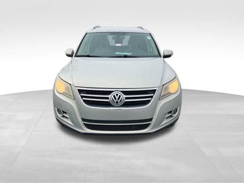 Used 2011 Volkswagen Tiguan 2WD image 2