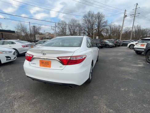 Used 2016 Toyota Camry SE image 7