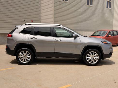 Used 2015 Jeep Cherokee Limited w/ Luxury Group AWD/4WD image 2