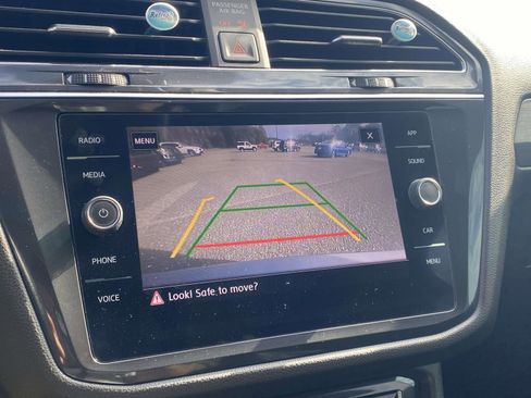 Used 2020 Volkswagen Tiguan SE w/ Panoramic Sunroof Package image 22