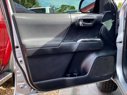 Used 2020 Toyota Tacoma TRD Sport image 21