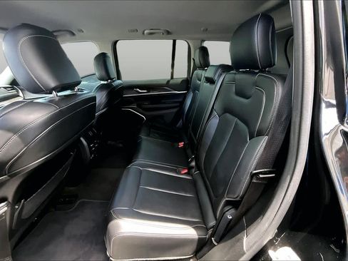 Used 2022 Jeep Grand Cherokee Limited RWD image 21