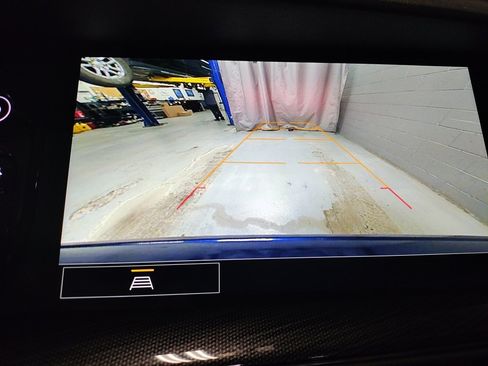 Used 2023 Buick Envision Essence image 26