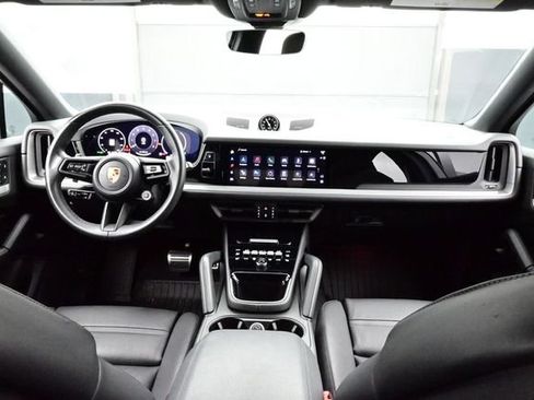 Certified 2025 Porsche Cayenne S AWD/4WD image 20