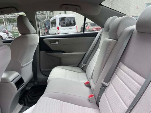 Used 2017 Toyota Camry LE FWD image 13