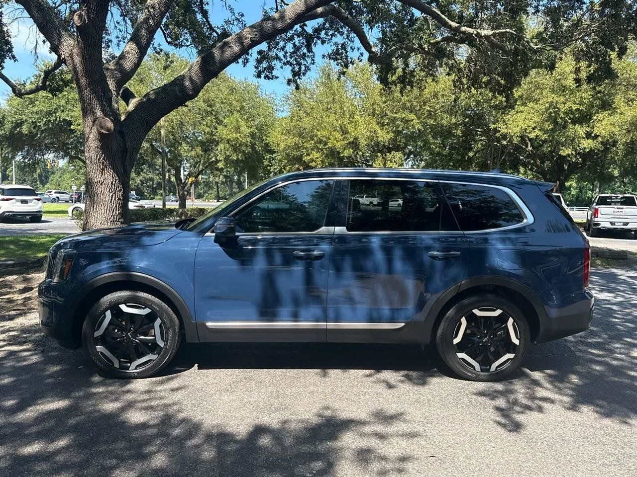 Used 2024 Kia Telluride S w/ S Sunroof Package FWD image 2