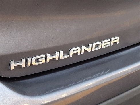 Certified 2023 Toyota Highlander XLE image 30