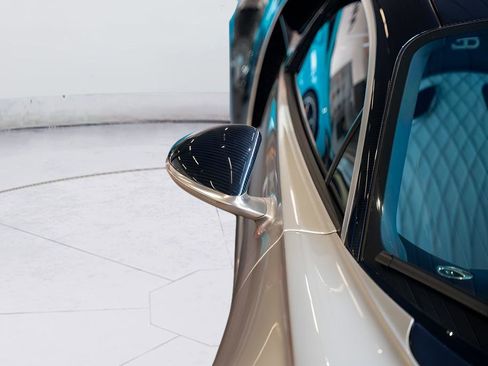 Used 2020 Bugatti Chiron image 5