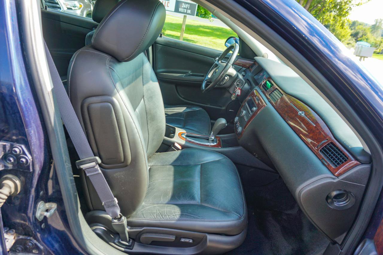 Used 2011 Chevrolet Impala LT w/ Luxury Edition Package FWD image 18