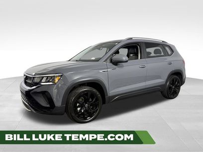 Used 2023 Volkswagen Taos SE w/ Panoramic Sunroof Package