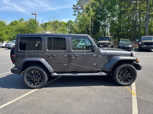 Used 2025 Jeep Wrangler Unlimited Sahara AWD/4WD image 5