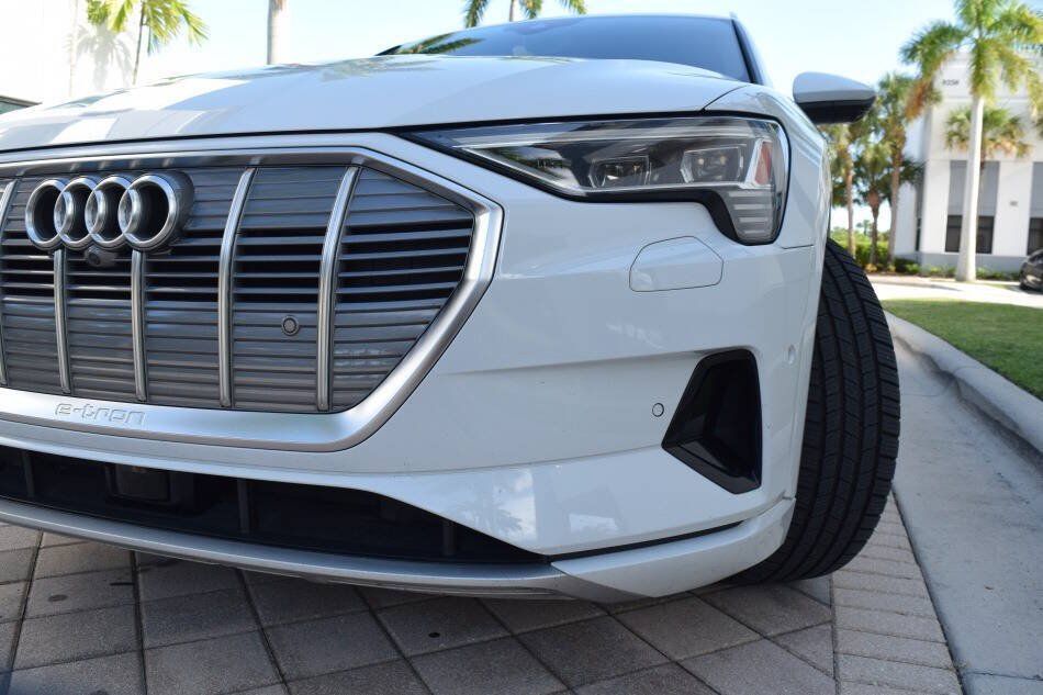Used 2019 Audi e-tron Prestige w/ Prestige Package AWD/4WD image 10