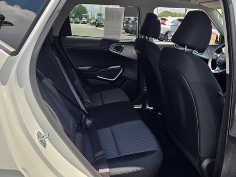 Used 2025 Kia Soul LX w/ LX Technology Package FWD image 15