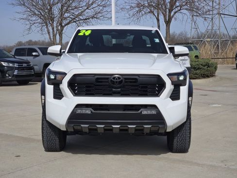 Used 2024 Toyota Tacoma TRD Off-Road image 2