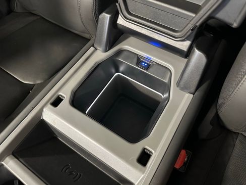 Used 2025 Land Rover Defender 110 X image 34