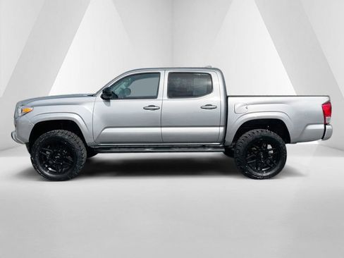 Used 2020 Toyota Tacoma SR image 4