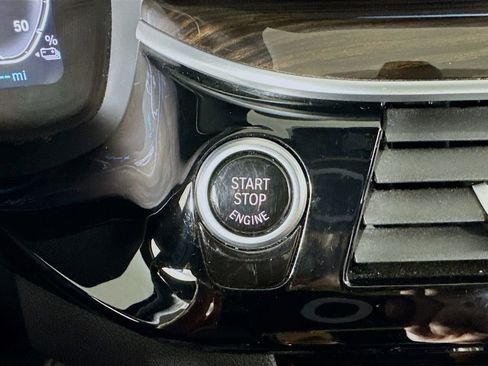 Used 2023 BMW 530e image 32