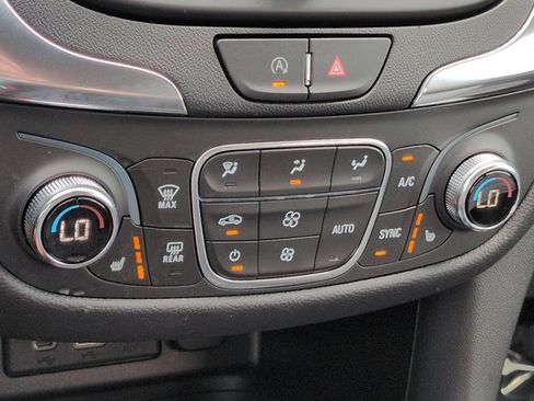 Used 2022 Chevrolet Equinox LT FWD image 23