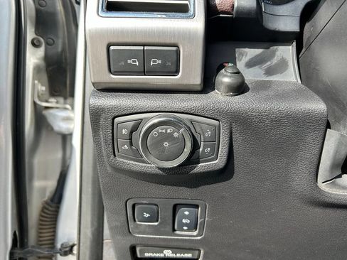 Used 2017 Ford F350 Platinum w/ Platinum Ultimate Package AWD/4WD image 23