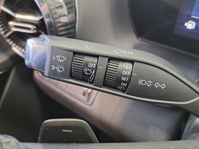 Used 2025 Chevrolet Equinox LT FWD image 12
