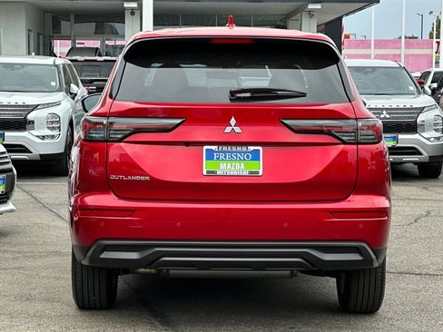 New 2025 Mitsubishi Outlander ES image 6