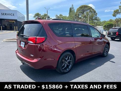 Used 2019 Chrysler Pacifica Touring-L Plus w/ S Appearance Package FWD image 6
